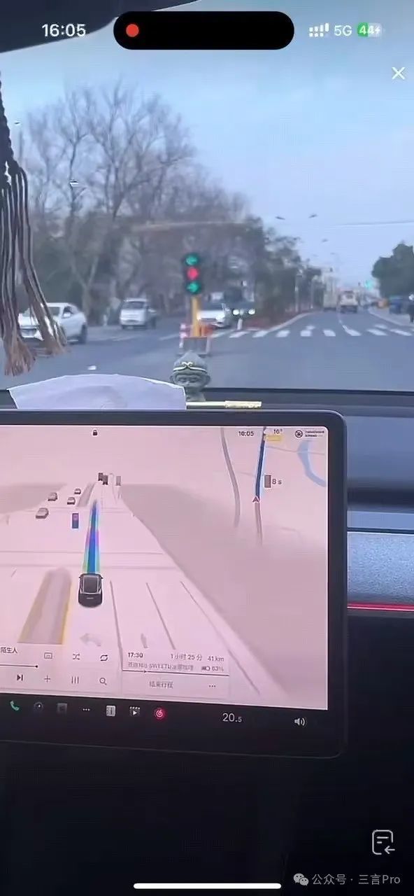 第一批测试特斯拉国内FSD的车主,已经扣完12分了(图1) 第一批测试特斯拉国内FSD的车主,已经扣完12分了(图1)