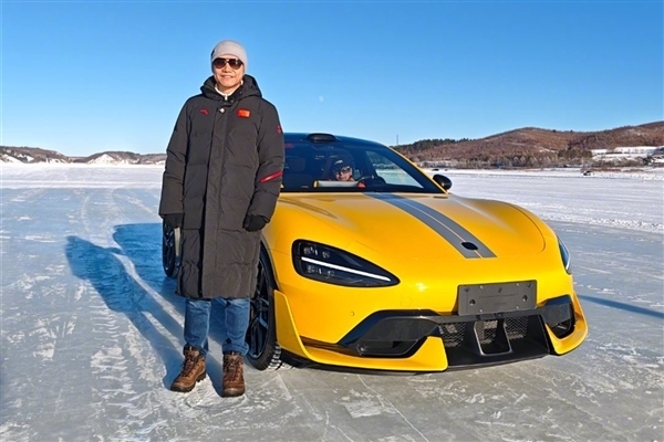 SU7 Ultra今晚发布!雷军:非常激动 小米首次冲击豪车市场(图1) SU7 Ultra今晚发布!雷军:非常激动 小米首次冲击豪车市场(图1)