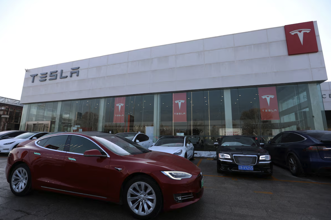 消息称特斯拉中国版FSD不如美国 车主失望(图1) 消息称特斯拉中国版FSD不如美国 车主失望(图1)