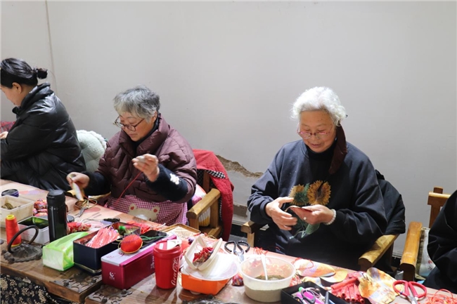 江苏师范大学历史文化与旅游学院“生态蝶变”实践团马庄之行:探寻绿色记忆,描绘绿水青山(图6) 江苏师范大学历史文化与旅游学院“生态蝶变”实践团马庄之行:探寻绿色记忆,描绘绿水青山(图6)