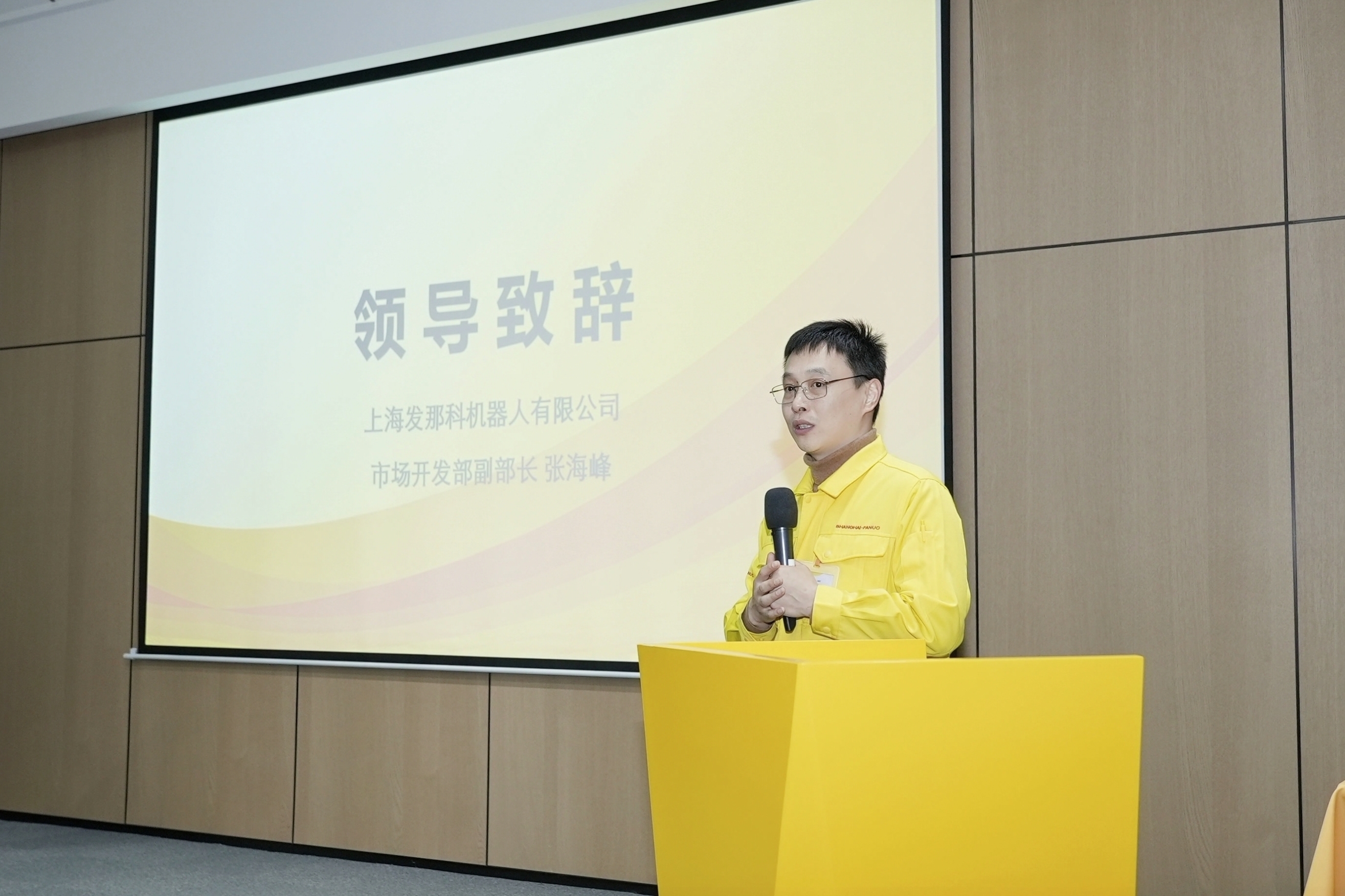 工业生产追求极致精准,“AI+工业机器人”应用尚在探索初期(图1) 工业生产追求极致精准,“AI+工业机器人”应用尚在探索初期(图1)