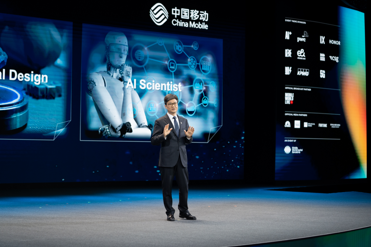 2025:中国移动总经理何飚:拥抱“AI+”新时代 共谱数智新篇章(图1) 2025:中国移动总经理何飚:拥抱“AI+”新时代 共谱数智新篇章(图1)