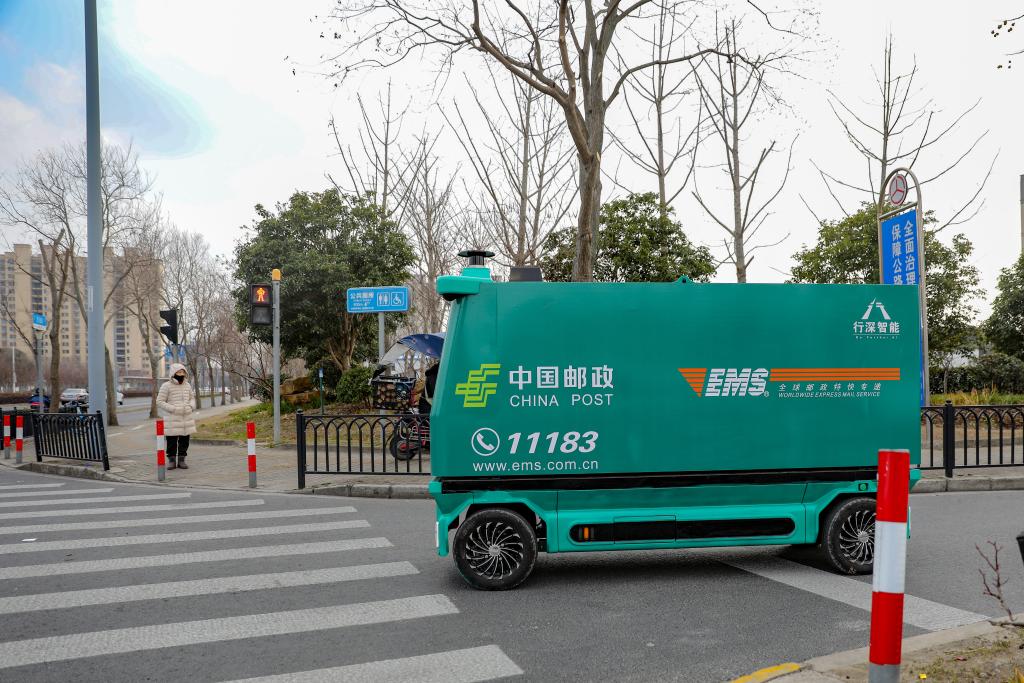 科技感满满!上海首批邮政无人投递车“上岗”(图1) 科技感满满!上海首批邮政无人投递车“上岗”(图1)