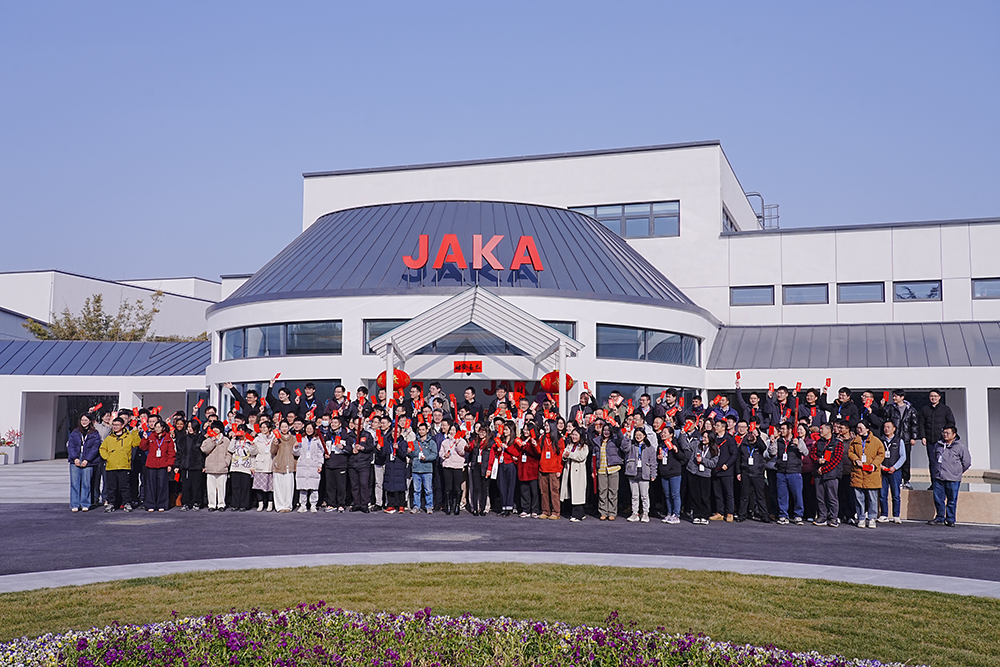 2025:试飞、纳才,开工首日上海低空经济、人工智能企业立下新目(图1) 2025:试飞、纳才,开工首日上海低空经济、人工智能企业立下新目(图1)