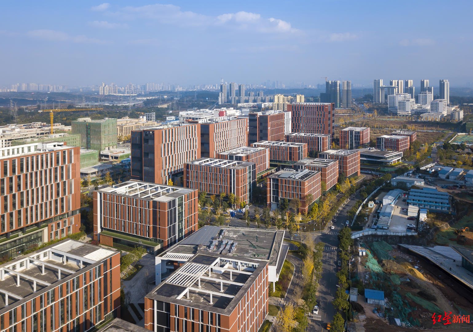 2025:大胆闯、大胆试写进政府工作报告,成都如何创造更多“令人意想不到的奇迹”?(图3) 2025:大胆闯、大胆试写进政府工作报告,成都如何创造更多“令人意想不到的奇迹”?(图3)