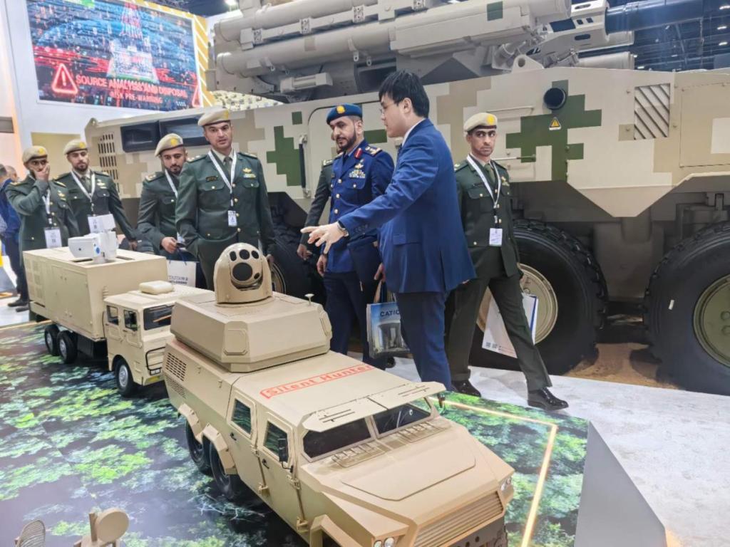 2025:中国“寂静狩猎者”激光系统亮相阿布扎比防务展,创造多个首次(图1) 2025:中国“寂静狩猎者”激光系统亮相阿布扎比防务展,创造多个首次(图1)
