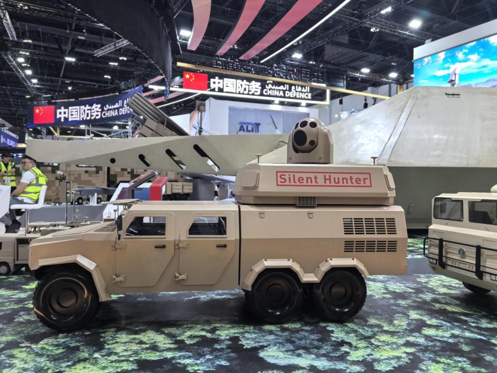 2025:中国“寂静狩猎者”激光系统亮相阿布扎比防务展,创造多个首次(图2) 2025:中国“寂静狩猎者”激光系统亮相阿布扎比防务展,创造多个首次(图2)