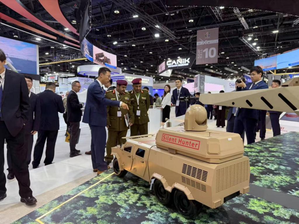 2025:中国“寂静狩猎者”激光系统亮相阿布扎比防务展,创造多个首次(图4) 2025:中国“寂静狩猎者”激光系统亮相阿布扎比防务展,创造多个首次(图4)