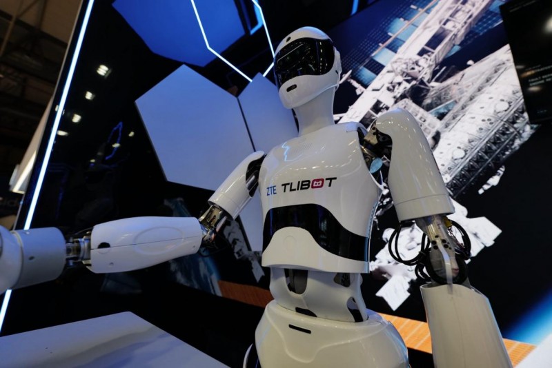 AI全开,智领未来!中兴通讯在MWC 2025秀出“智能加速度”(图3) AI全开,智领未来!中兴通讯在MWC 2025秀出“智能加速度”(图3)