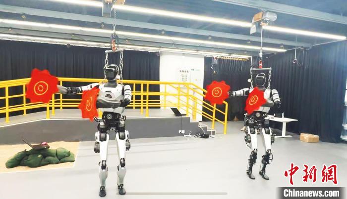 人形机器人沪上“加速跑”:引领创新优势明显(图1) 人形机器人沪上“加速跑”:引领创新优势明显(图1)