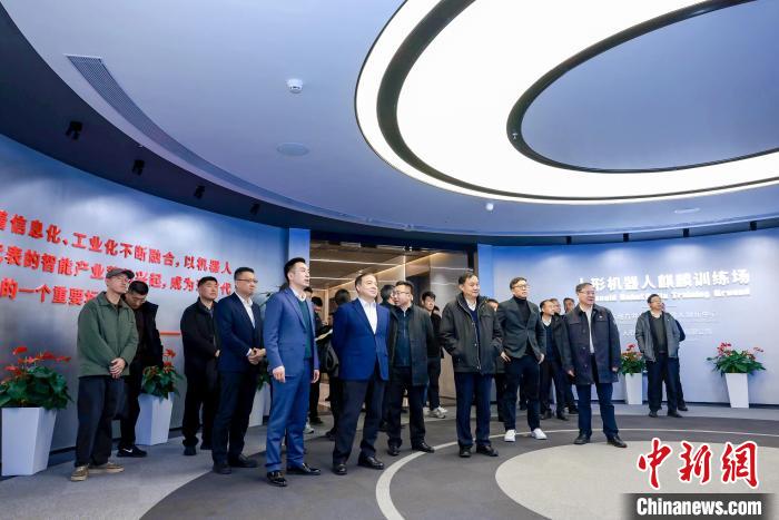 人形机器人沪上“加速跑”:引领创新优势明显(图2) 人形机器人沪上“加速跑”:引领创新优势明显(图2)