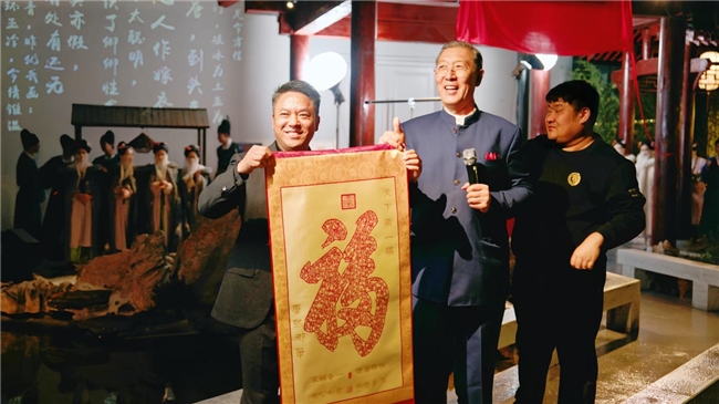 北京首家红楼梦主题沉浸式餐秀「宴外宴」盛大开园:入梦红楼,不负初见,引领餐饮文化新势能!(图6) 北京首家红楼梦主题沉浸式餐秀「宴外宴」盛大开园:入梦红楼,不负初见,引领餐饮文化新势能!(图6)