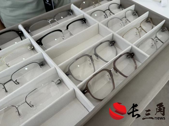 AI音频眼镜会是大模型硬件落地的“第一把火”吗?(图2) AI音频眼镜会是大模型硬件落地的“第一把火”吗?(图2)
