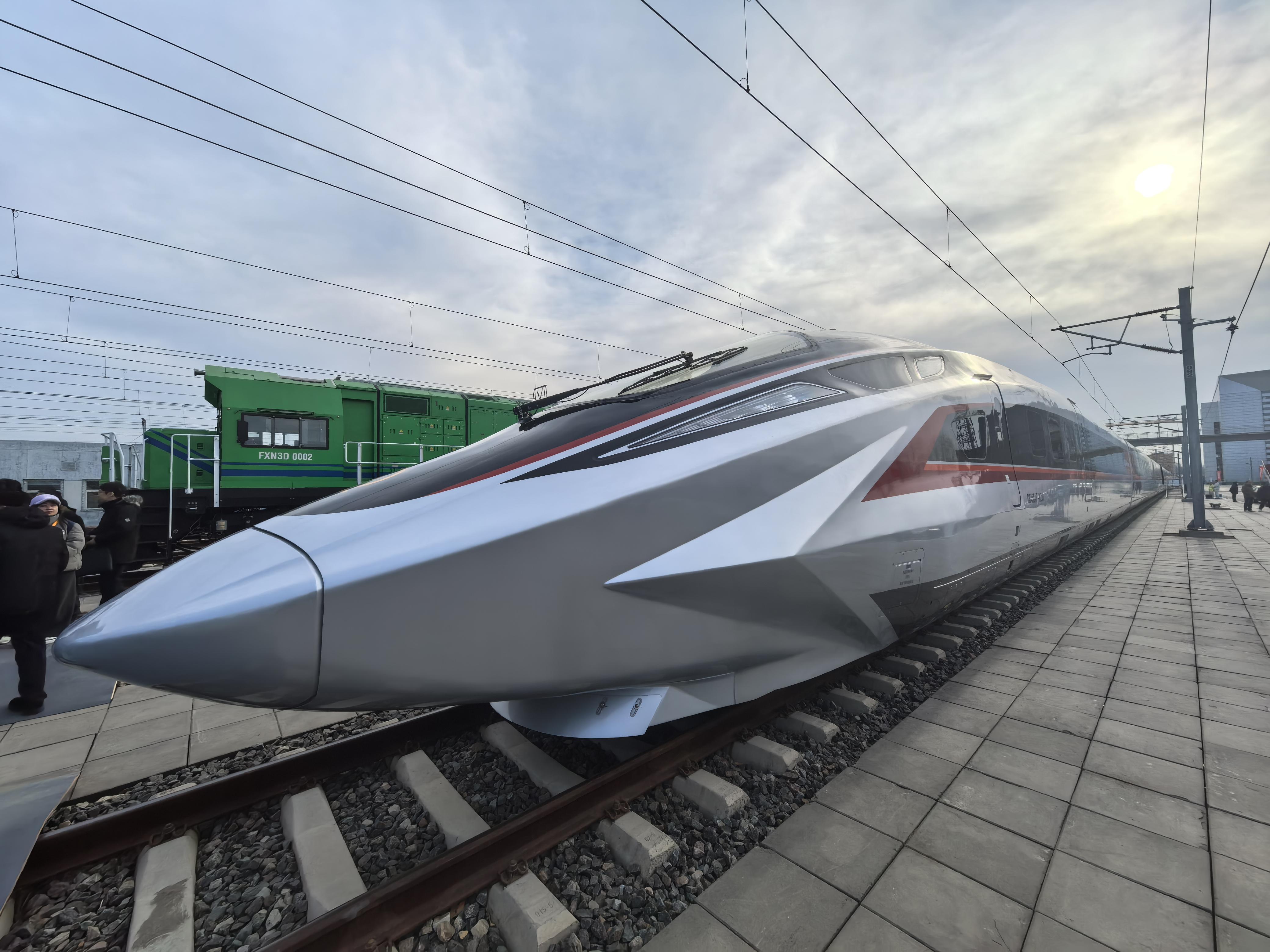 我们的目标是打造世界商业运营时速最快的高铁——写在CR450动车组样车正式发布之际(图1) 我们的目标是打造世界商业运营时速最快的高铁——写在CR450动车组样车正式发布之际(图1)