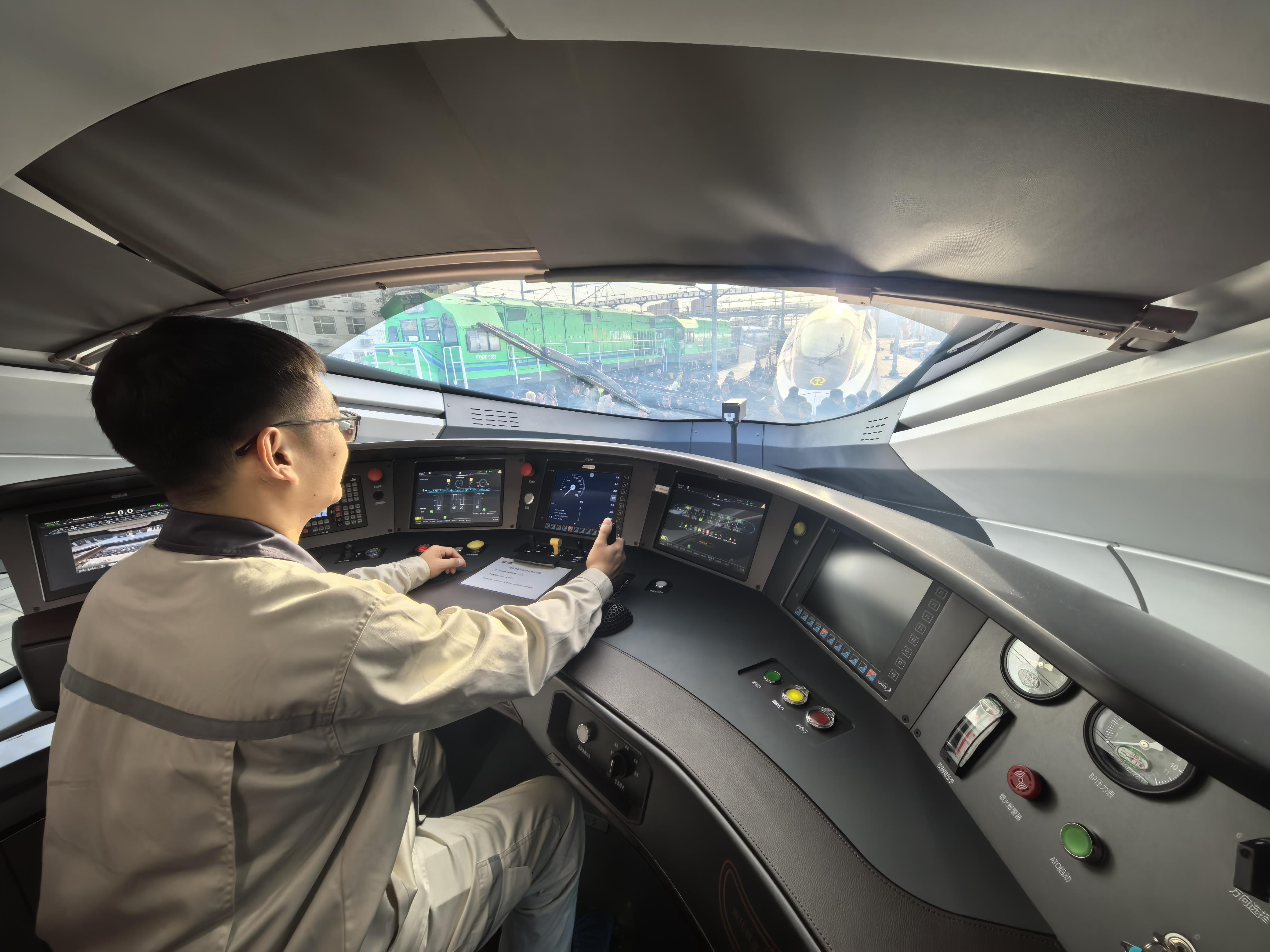 我们的目标是打造世界商业运营时速最快的高铁——写在CR450动车组样车正式发布之际(图2) 我们的目标是打造世界商业运营时速最快的高铁——写在CR450动车组样车正式发布之际(图2)