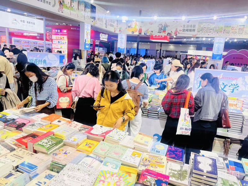 媒体管家: 上海国际童书展闭幕:4 万余观众参与,销售码洋超2千万元(图1) 媒体管家: 上海国际童书展闭幕:4 万余观众参与,销售码洋超2千万元(图1)