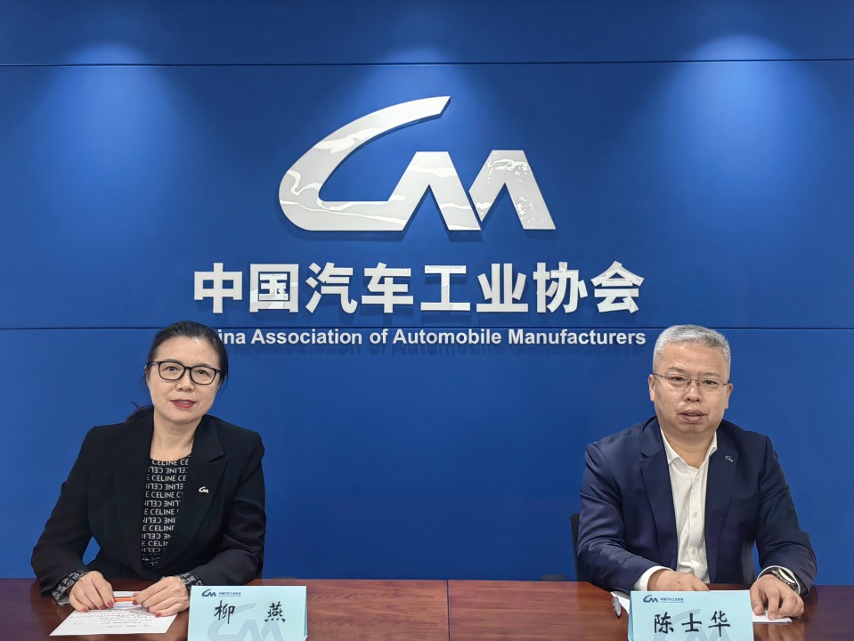 媒体管家： 燃油车打不过新能源汽车？1—10月传统燃料乘用车国内销量同比下降20.5%(图1)