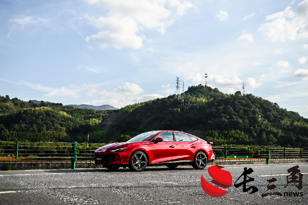 媒体管家: 上汽俞经民:加快实现“油电平权” 2025年MG将推出4款新车(图1) 媒体管家: 上汽俞经民:加快实现“油电平权” 2025年MG将推出4款新车(图1)