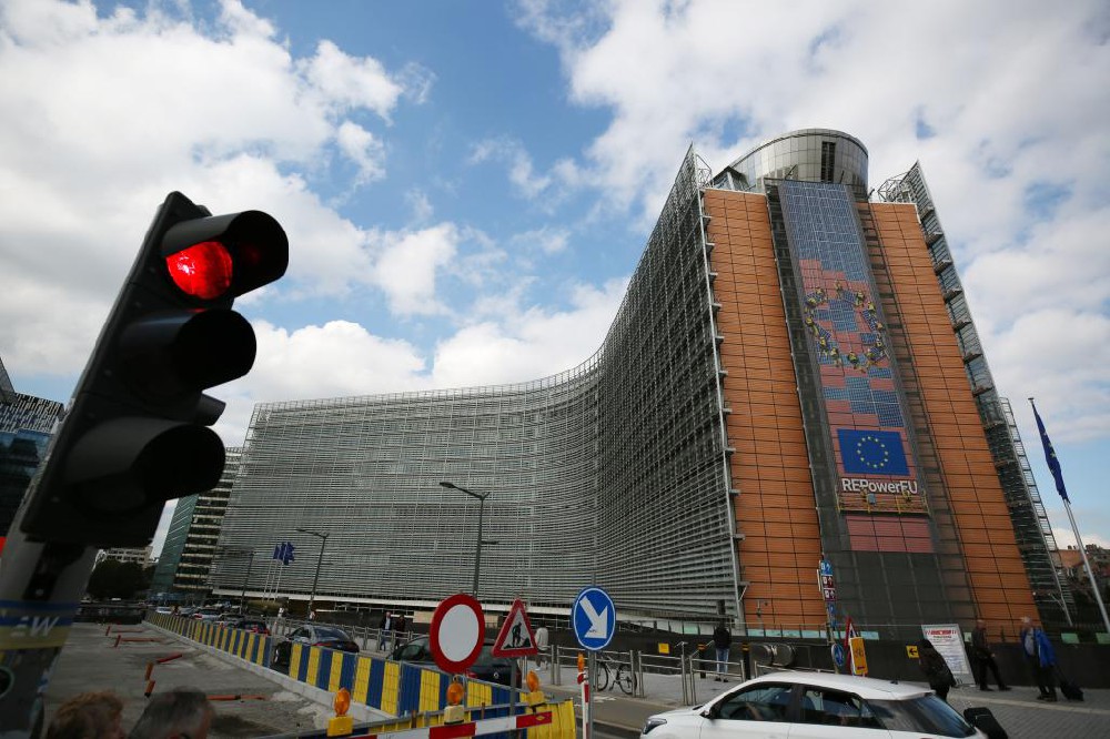 媒体管家： “这意味着全球合作再次出现倒退”——欧盟对华电动汽车加征关税引发多方反对(图1)