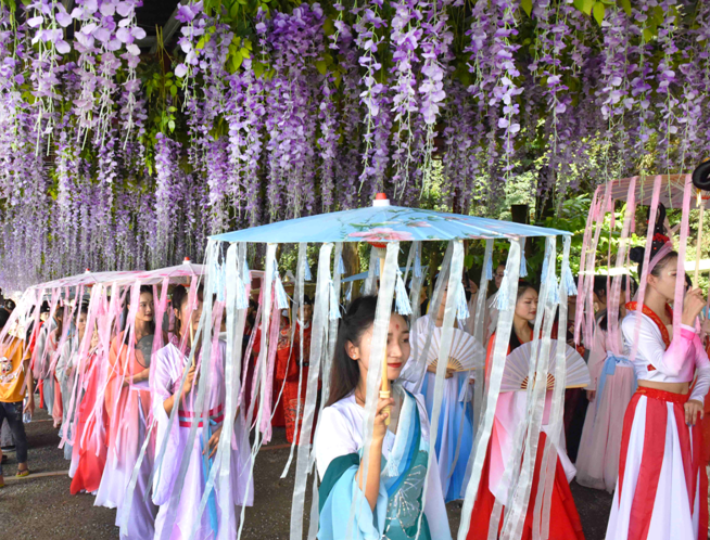 东莞观音山八月上演“浪漫大戏”，吸引众多爱侣打卡(图2)