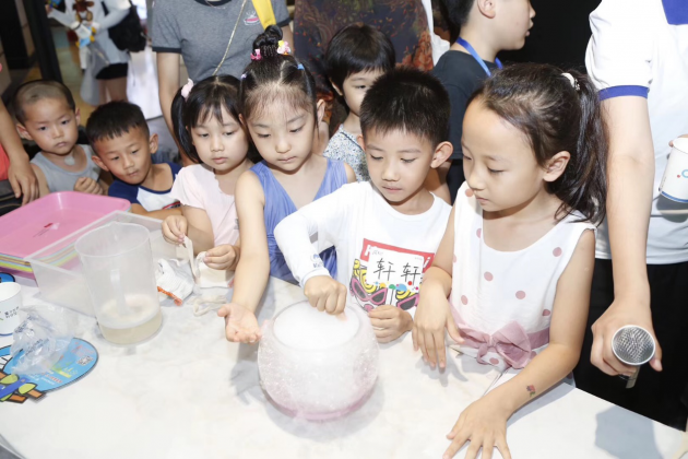 来北京华联购物中心BHG Mall 开启“一站式”亲子模式(图2) 来北京华联购物中心BHG Mall 开启“一站式”亲子模式(图2)