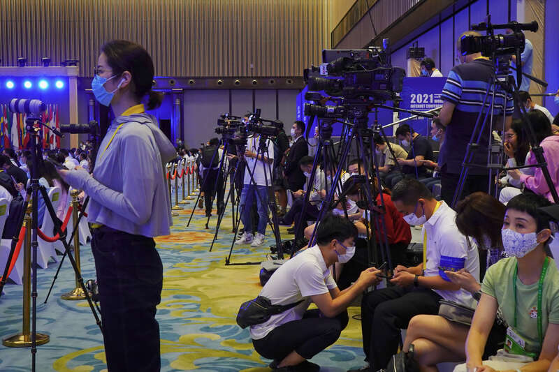 互联网之光照在这里(图2)