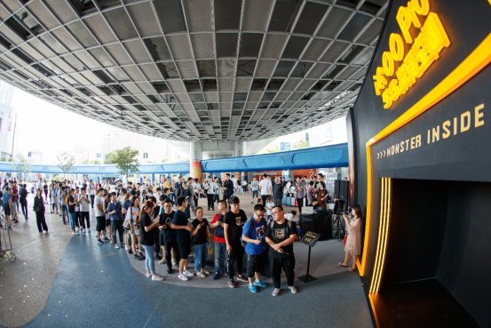 iQOO Pro线下首销遭疯狂抢购背后：5G终端普及化现象初现(图1)