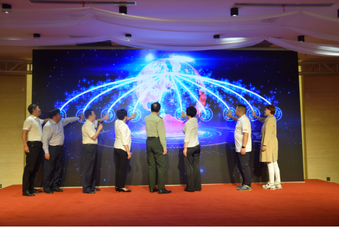 梅河口“跑最美赛道 赏最美秋天”活动启动仪式暨智慧文旅城市发展论坛隆重举行(图4) 梅河口“跑最美赛道 赏最美秋天”活动启动仪式暨智慧文旅城市发展论坛隆重举行(图4)